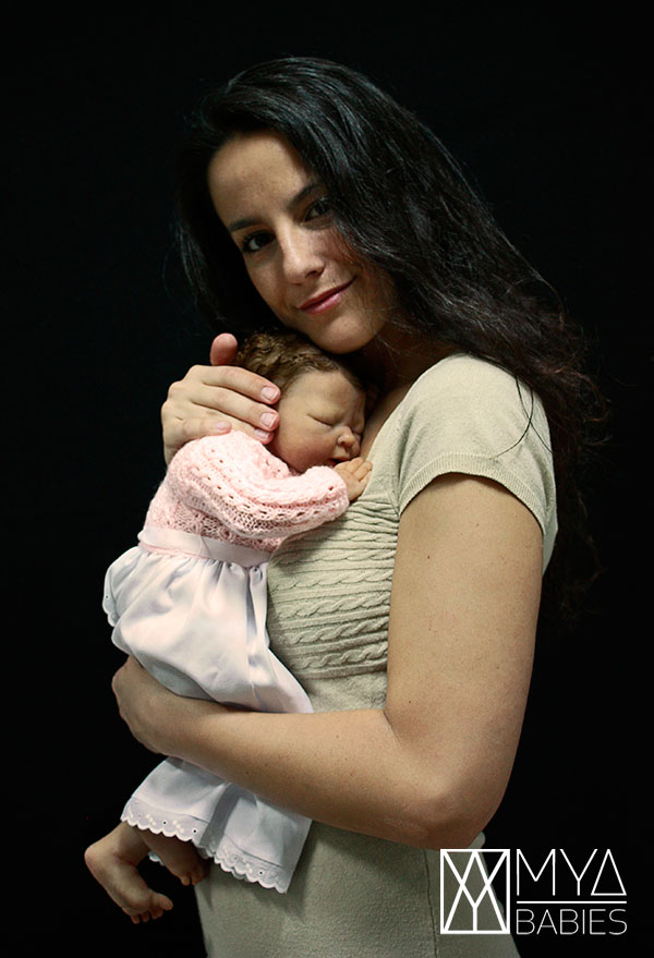 MYA Babies. María Jordano with Nico silicone kit